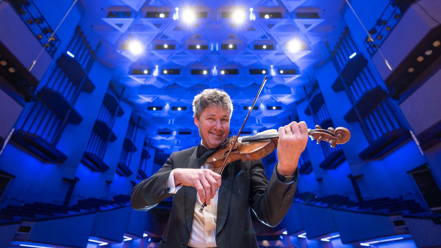 Warwick Adeney to bid Queensland Symphony Orchestra farewell 